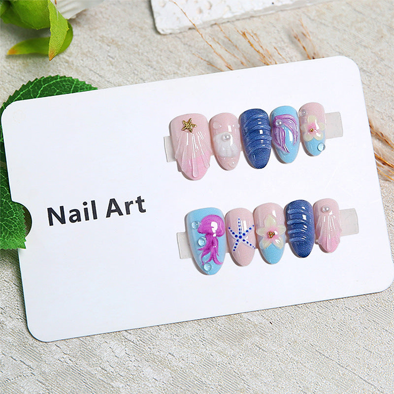 Kunstvolle Nagelspitzen im maritimen Stil Brehn