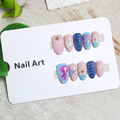 Kunstvolle Nagelspitzen im maritimen Stil Brehn