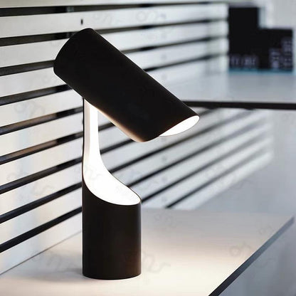 Moderne stilvolle Schreibtischlampe