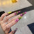 Künstlerisches Stiletto Press-On Nail Set mit einzigartigem Grafikdesign Brehn