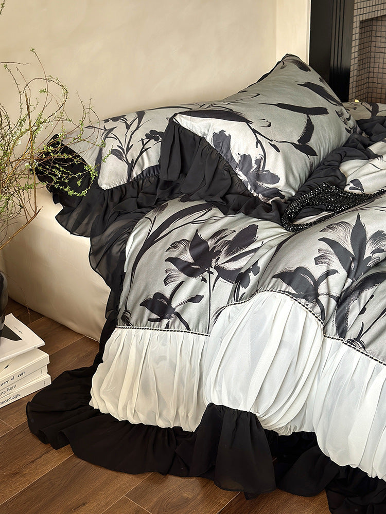 Romantischer Bettbezug mit gerafftem Volant, Chiffon-Rüschensaum und großfloralem Print