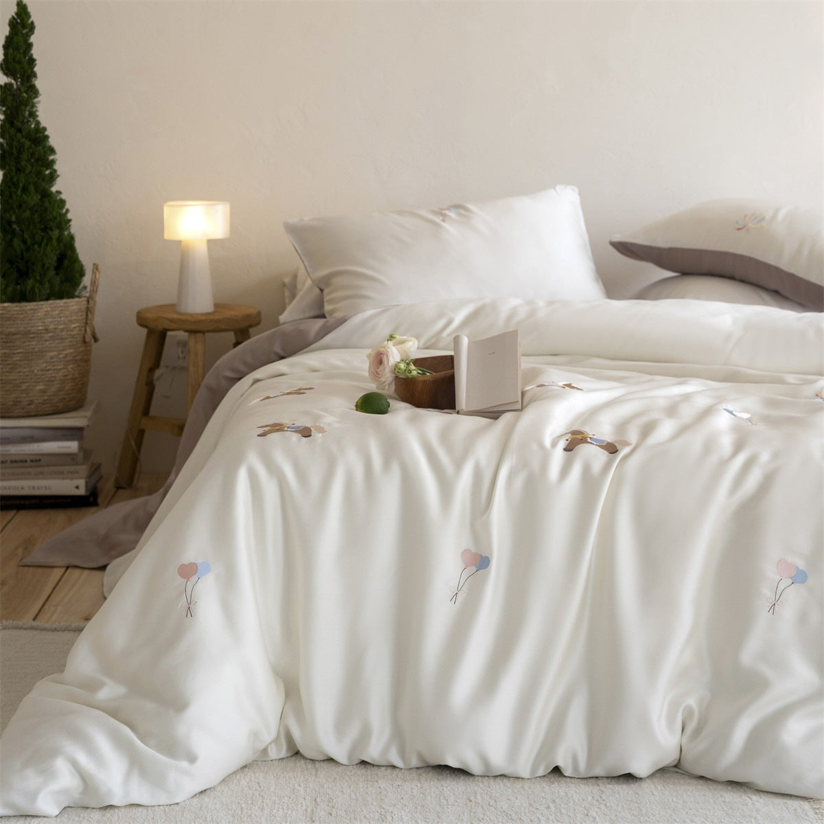Satin-Bettwäsche-Set mit feinen Ballon- und Tierstickereien