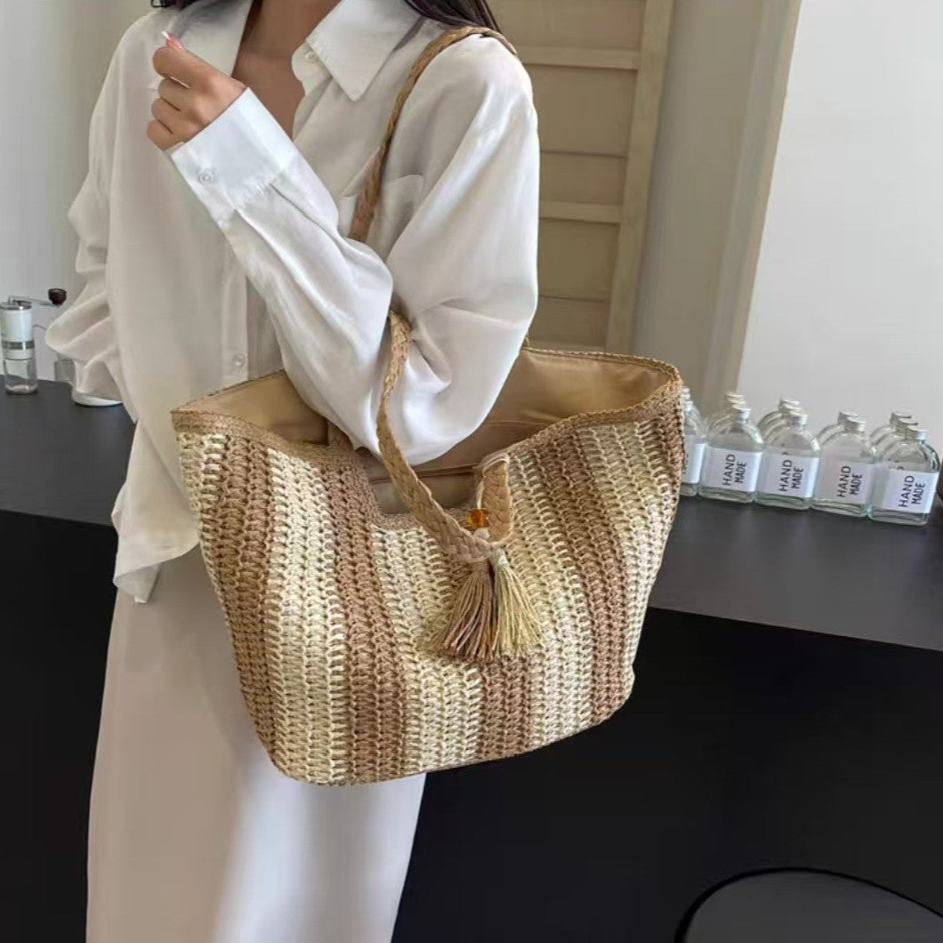 Strandtasche mit Fröhlichen Streifen und Quastendetails Brehn