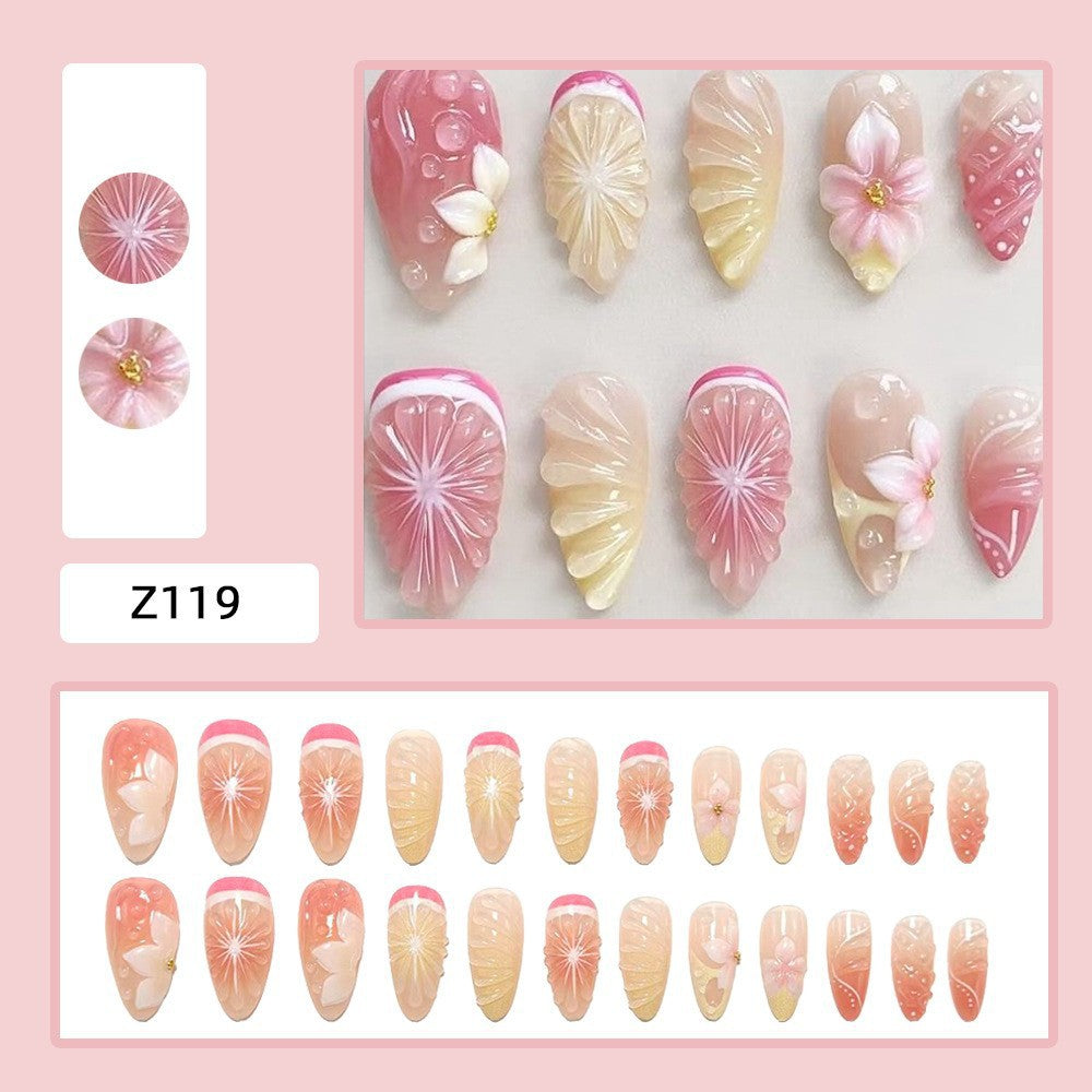 Kunstvoller Nagelspitzen Set mit Blattakzenten Brehn