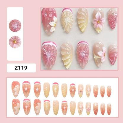 Kunstvoller Nagelspitzen Set mit Blattakzenten Brehn