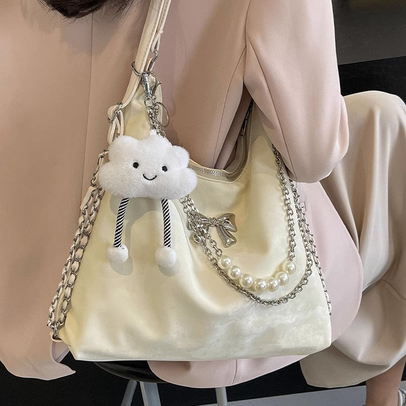 Modische Handtasche mit Einzigartigem Anhänger und Kettenakzenten Brehn