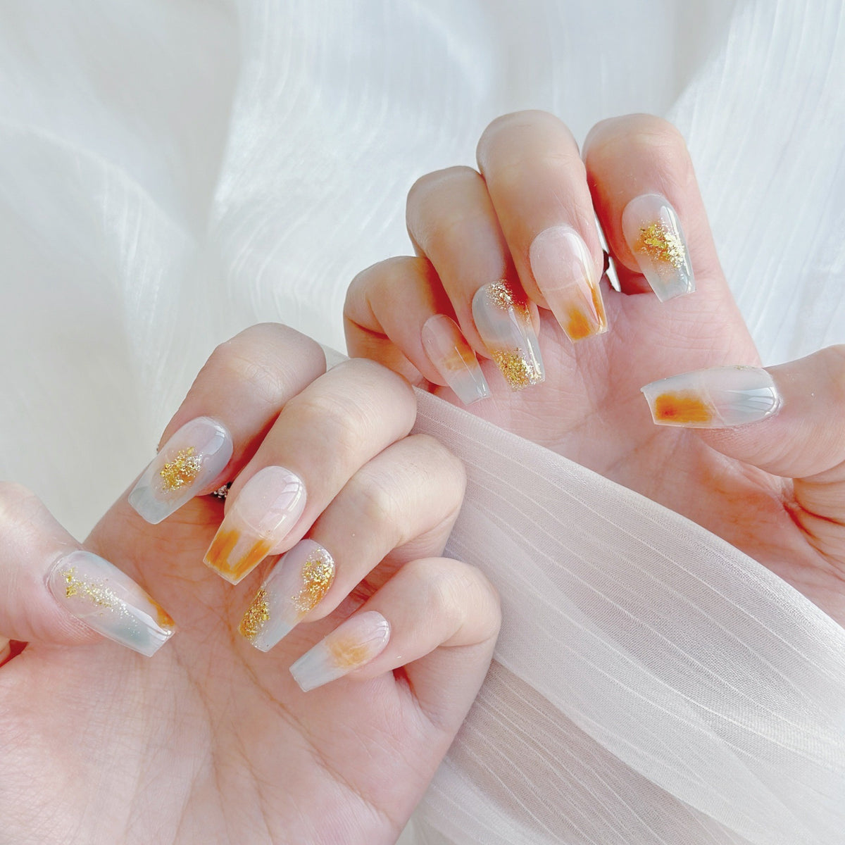 Dekoratives Press-On Nagelkunst-Set mit Farbverlauf und Glitzerakzenten