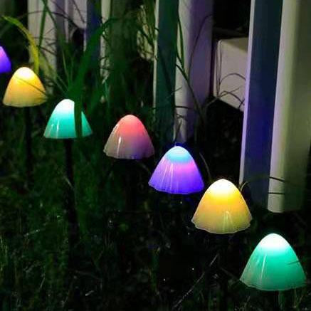 Moderne, kreative LED-Lichterkette in Pilzform aus Kunststoff für die Terrasse