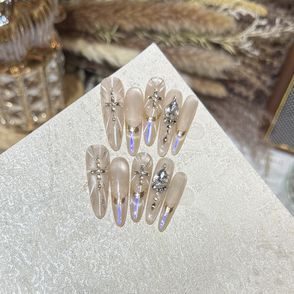 Premium Stiletto Press-On Nagelkunst Set mit Edelsteinakzenten Brehn