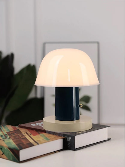 Stilvolle moderne Tischlampe