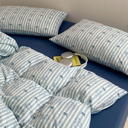 Leichtes Baumwoll-Bettwäscheset mit gestepptem Topper und feinem Streifenmuster