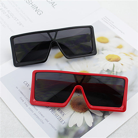 Damen Oversized Sonnenbrille im avantgardistischen Design Brehn