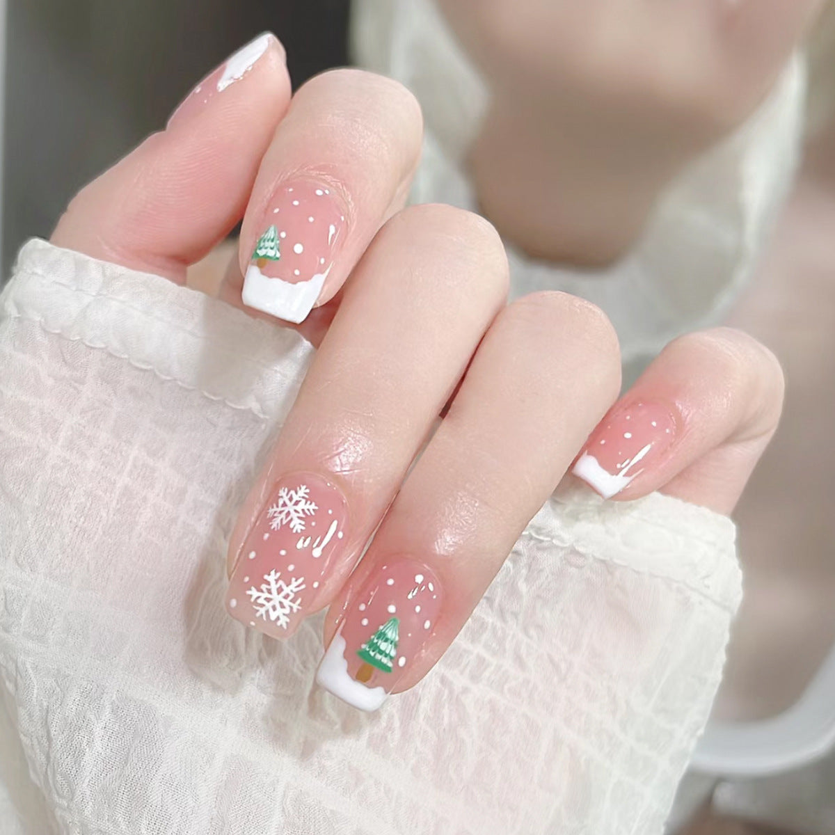 Festliche holiday-themed Nagelkunst Brehn