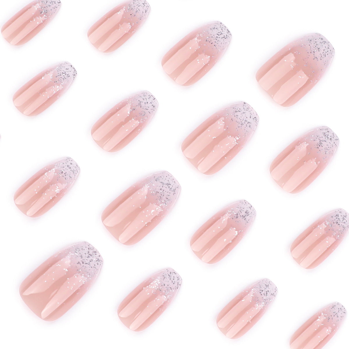 Kunstvolle Nagelverlängerungen mit Glitzer und Ombre-Effekt Brehn