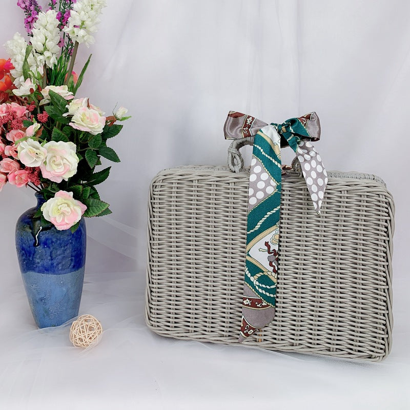 Damen geflochtener Handtasche mit dekorativem Seidenband Brehn