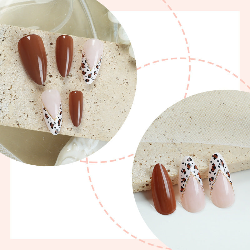 Dekoratives Press-On Nagelset mit einzigartigen Mustern Brehn