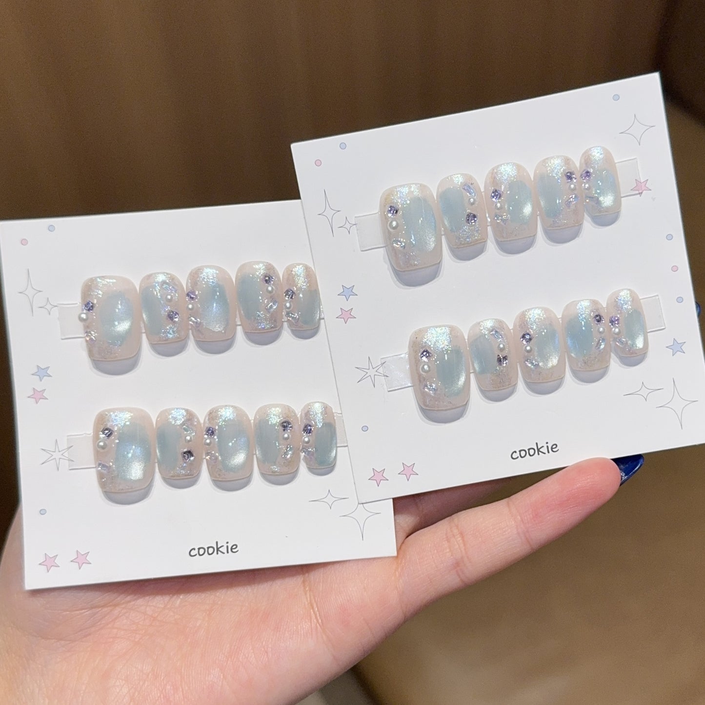 Kunstnägel mit Perlen- und Glitzerschmuck Brehn