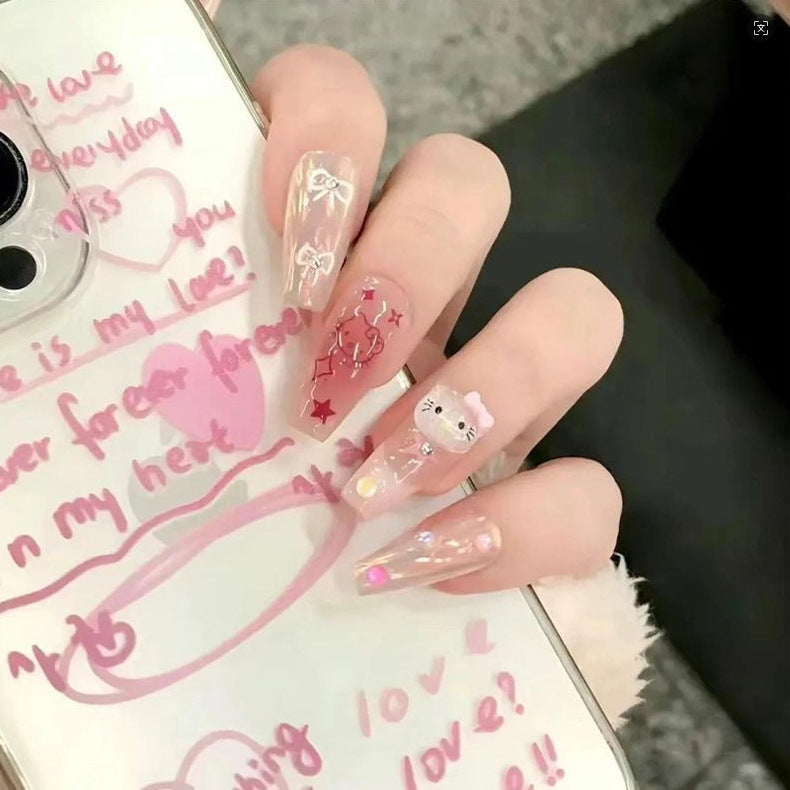 Kunstvolle Nagelset mit 3D-Blumen- und Schleifendetails Brehn