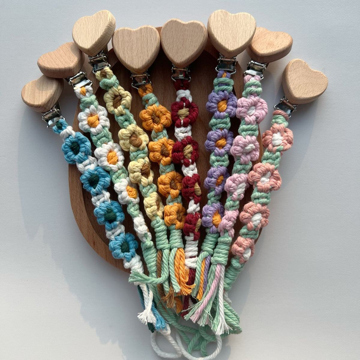 Baumwolle Häkelblumen Schnuller und Beißring Clip mit Holz Herz Sicherheitsclip