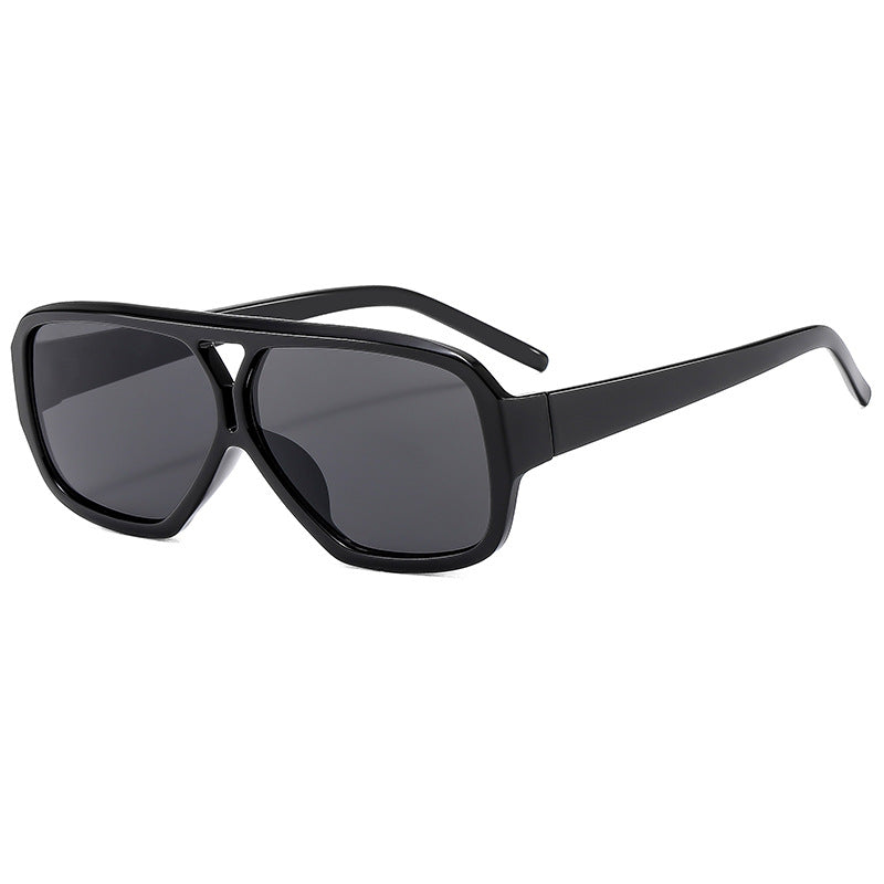 Damen modische oversized Sonnenbrille mit breitem Rahmen und schützenden Gläsern Brehn