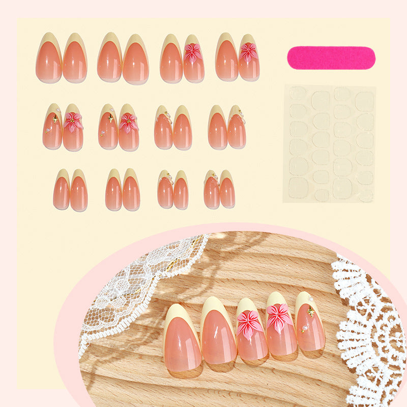 Elegantes blumeninspiriertes Press-On-Nagel-Set Brehn