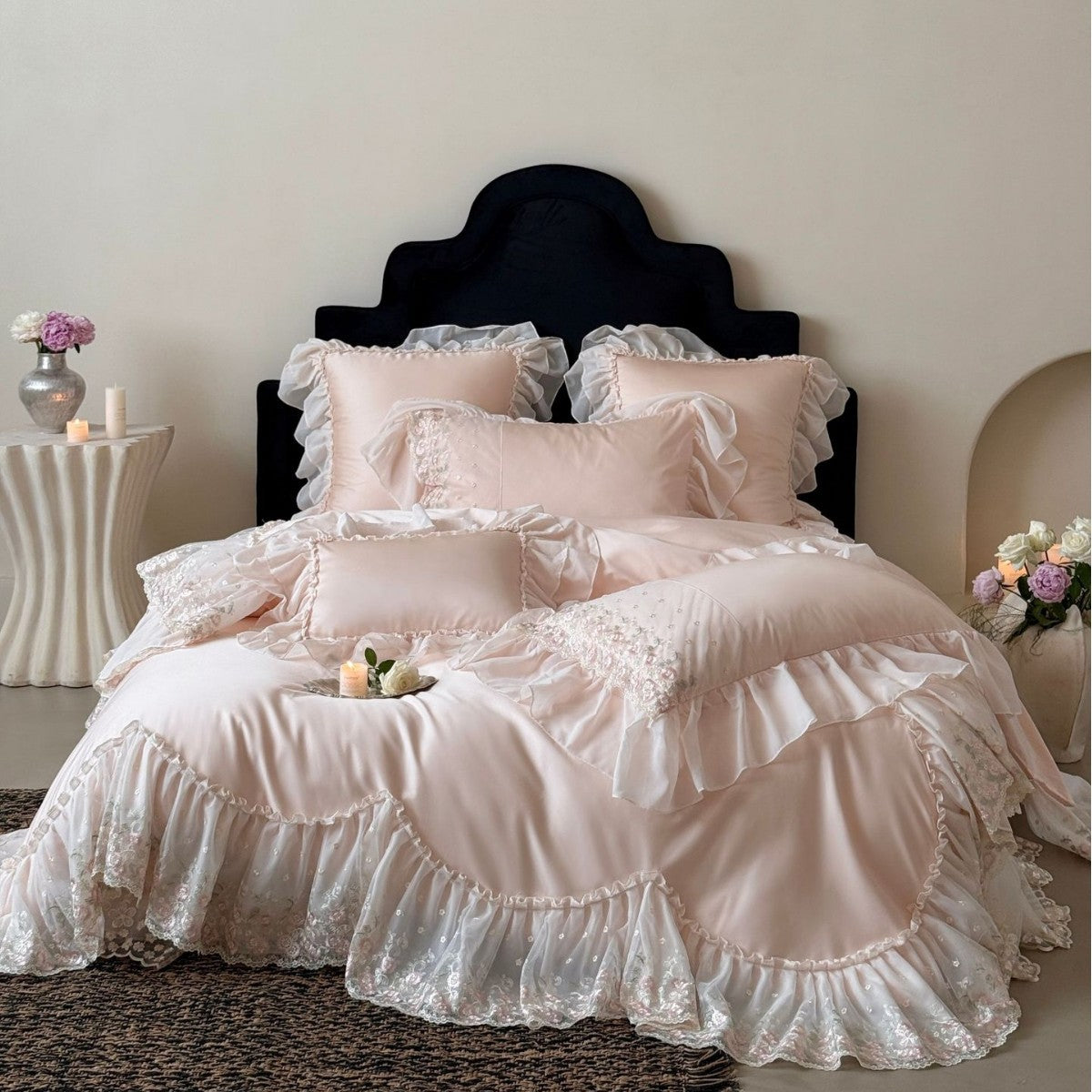 Luxuriöses romantisches Bettwäsche-Set mit Spitzenvolants und besticktem Baumwollsatin