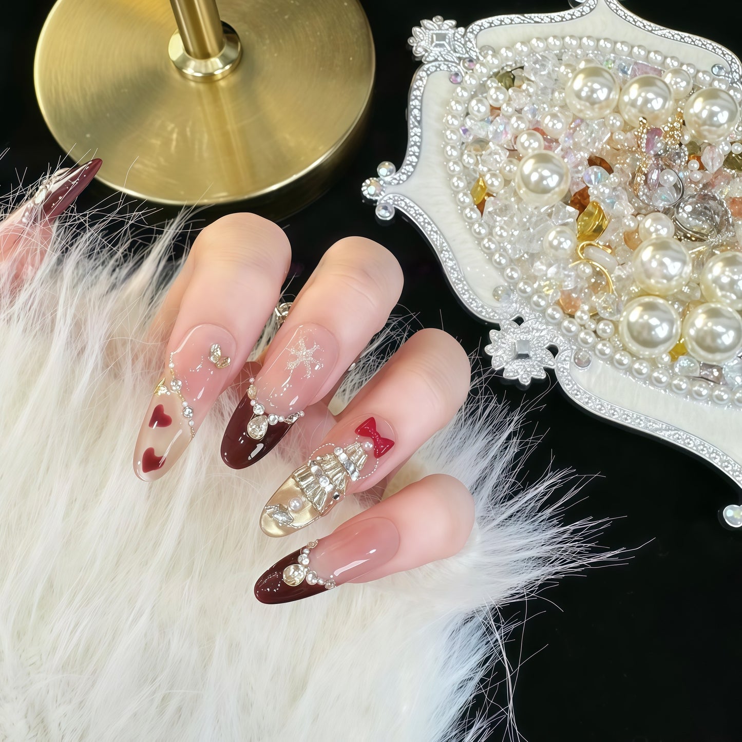 Kunstnagelspitzen mit Festlichem Glamour-Design Brehn