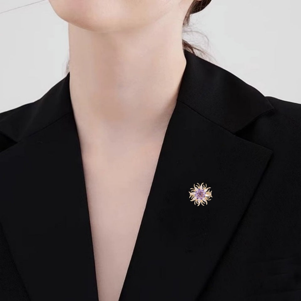 Elegante Brosche mit Funkelnden Kristallen Brehn