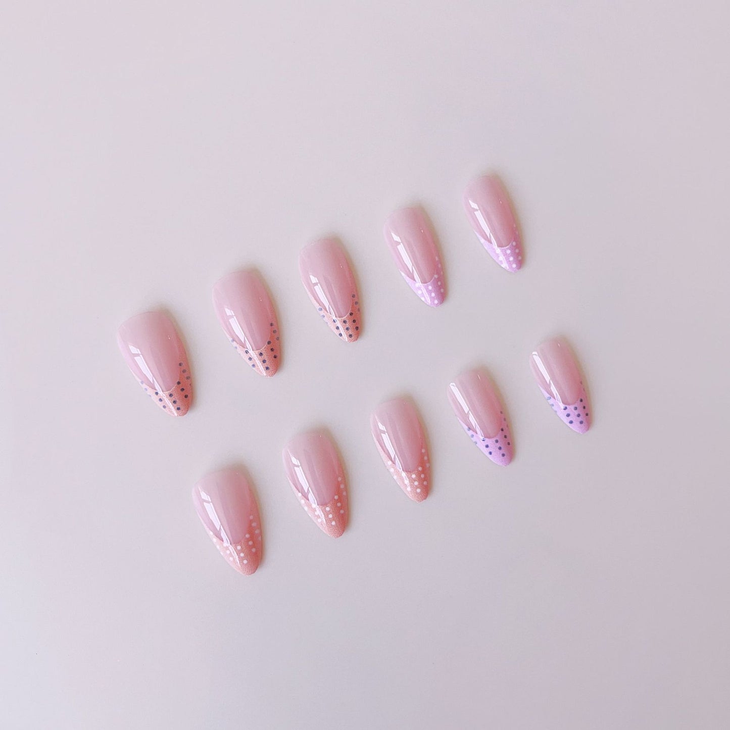 Kunstnagelset mit buntem Minimaldesign Brehn