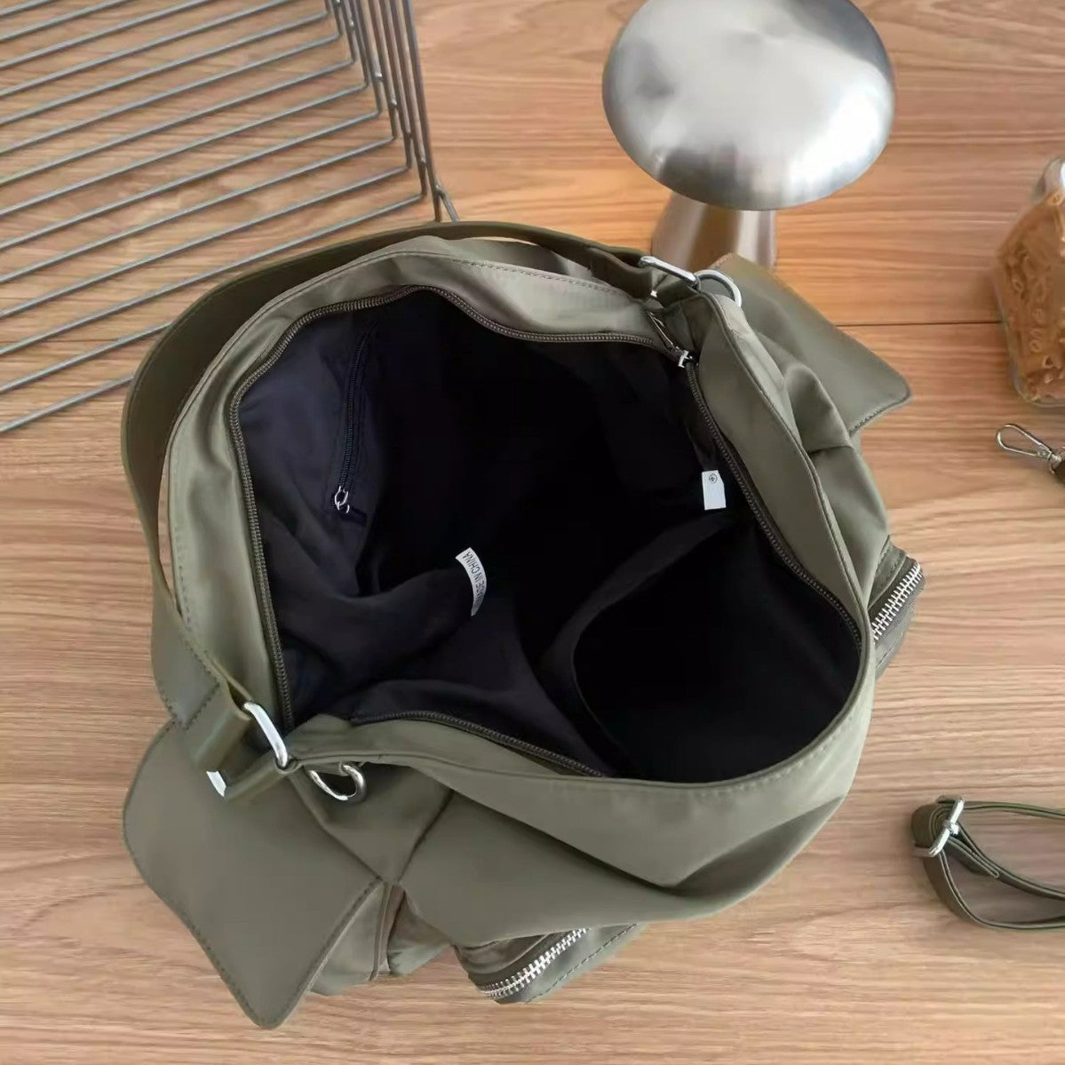 Multi-Pocket Utility Schultertasche