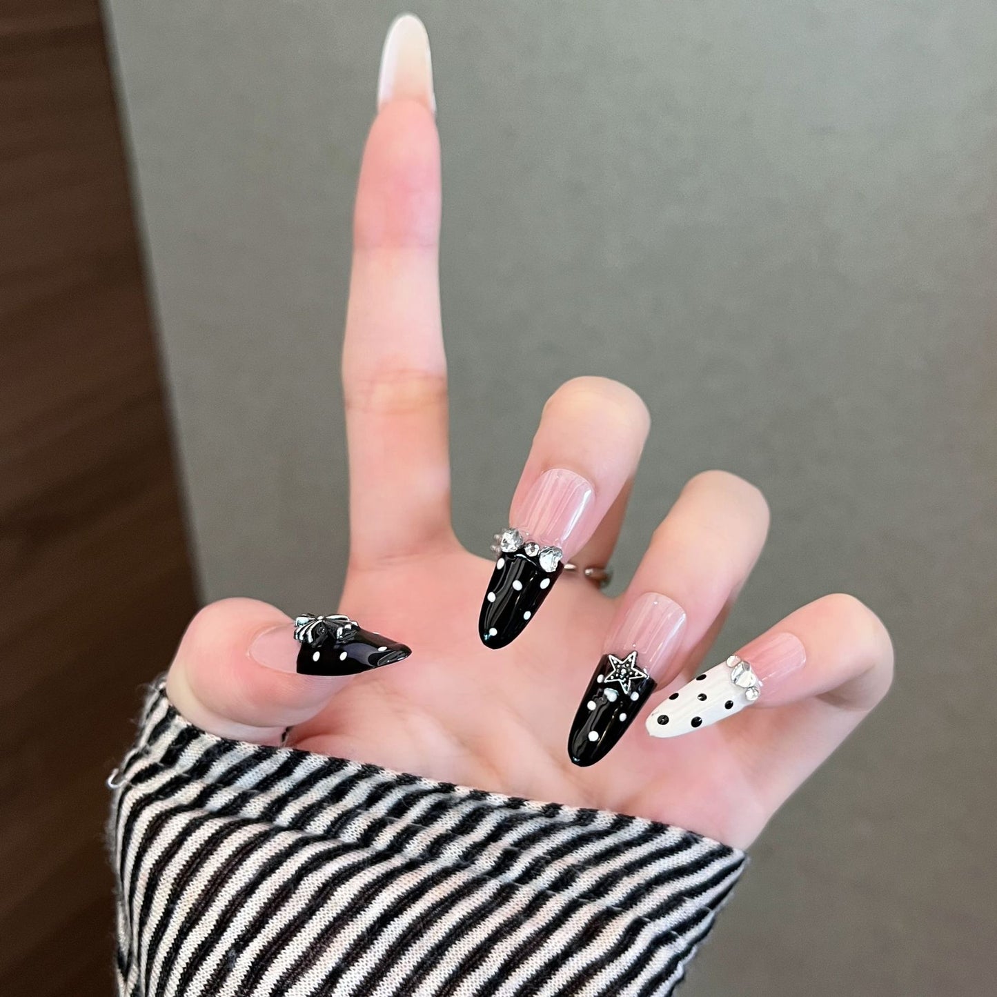 Elegante dekorative Press-On-Nagelerweiterungen Brehn