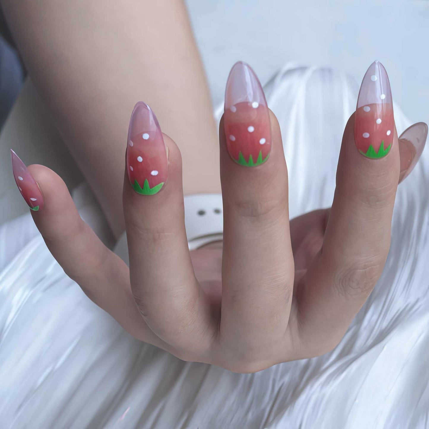 Erdbeer-inspiriertes künstlerisches Press-On-Nagelset Brehn