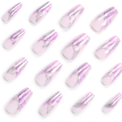 Kunstvolle Nailart mit Glitzerdetails Brehn