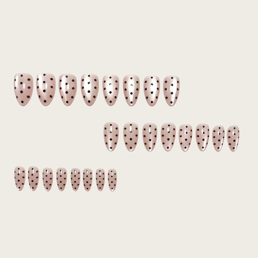 Kunstnägel Im Eleganten Polka-Dot-Design Brehn