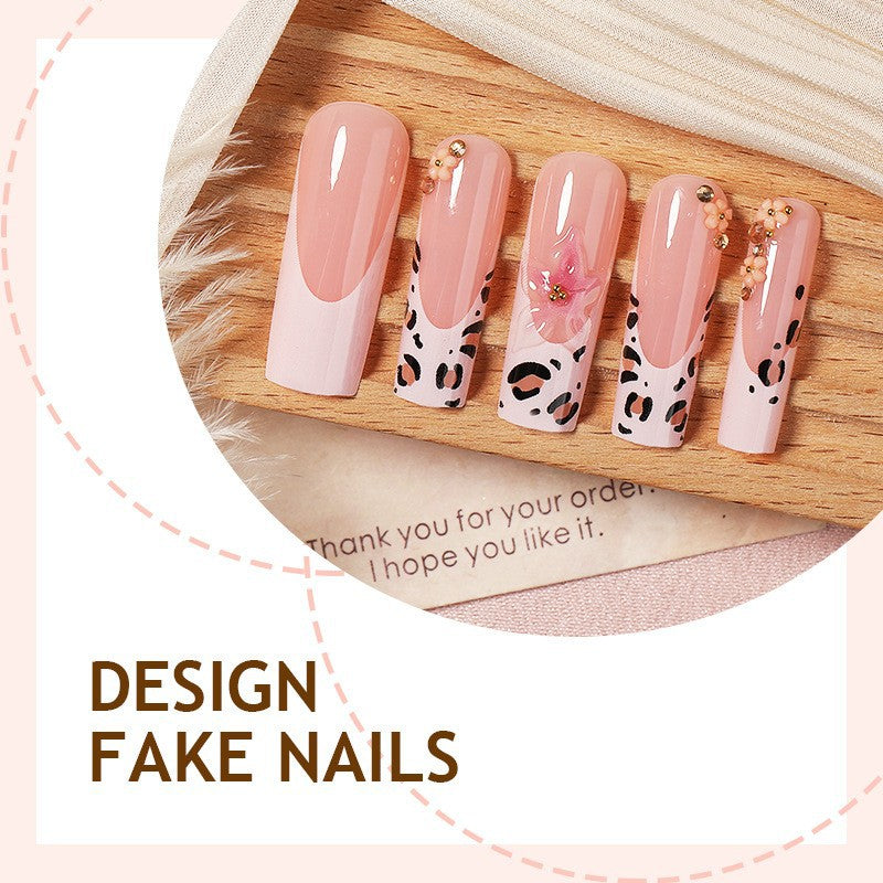 Kunstnagelset mit eleganten Blüten- und Leopardenakzenten Brehn
