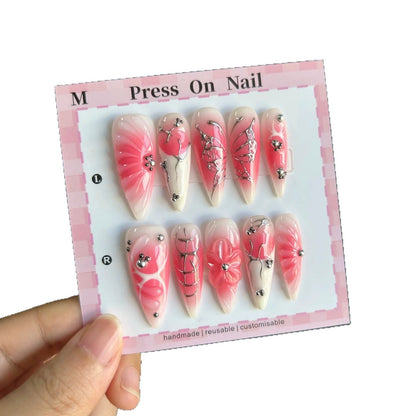 Dekorativer Press-On-Nagelset mit einzigartigen Designmerkmalen