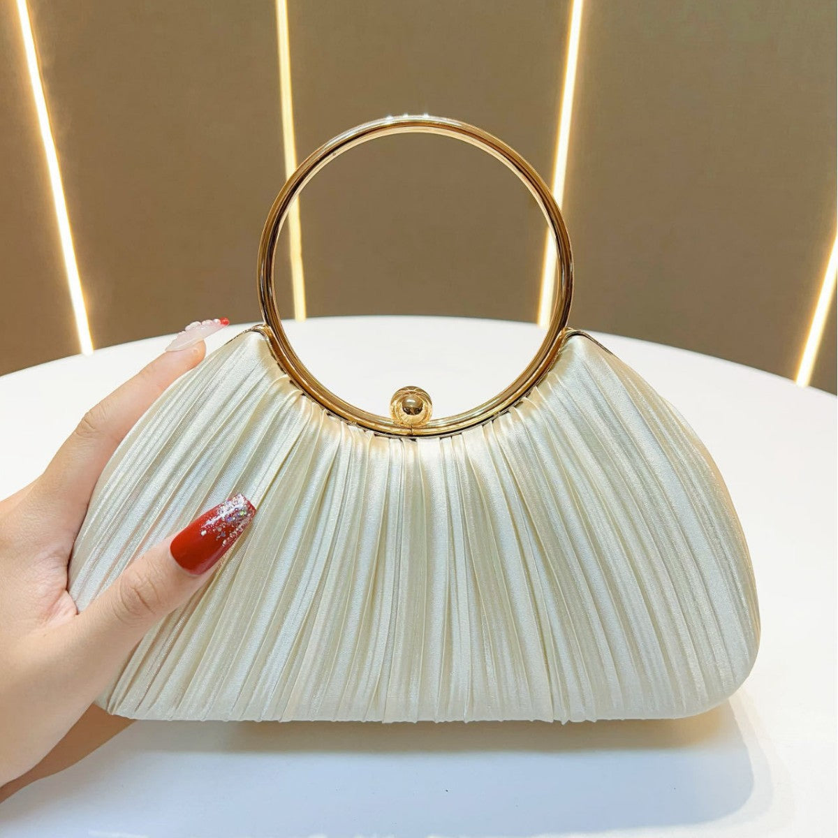 Luxuriöse plissierte abendliche Clutch