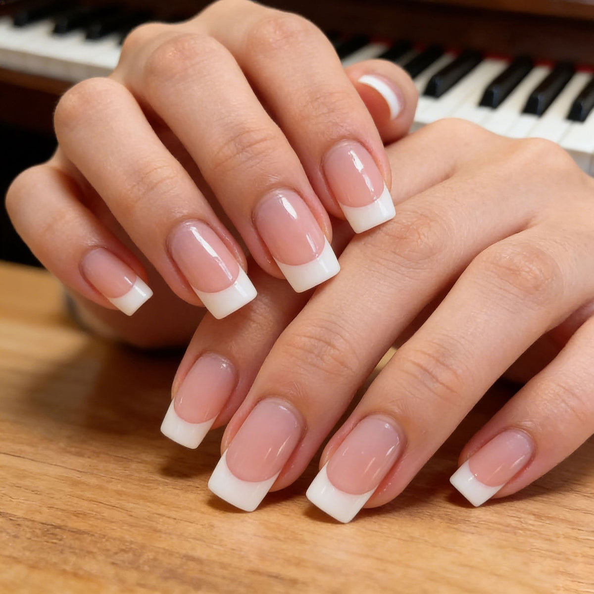 Elegante French Tip Press-On Nagelverstärkungen Brehn