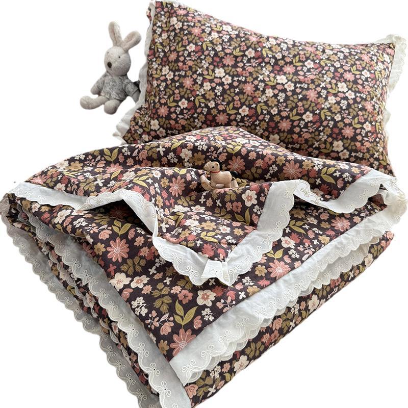 Damen Kuschelige Tagesdecke mit verspieltem Blumenmuster Brehn