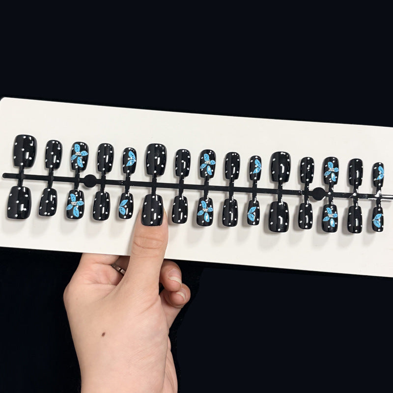 Blumenverzierte Press-On-Nagelset Brehn