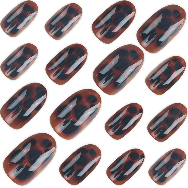 Glänzende Stiletto-Nagelspitzen mit Leopardenmuster-Design Brehn
