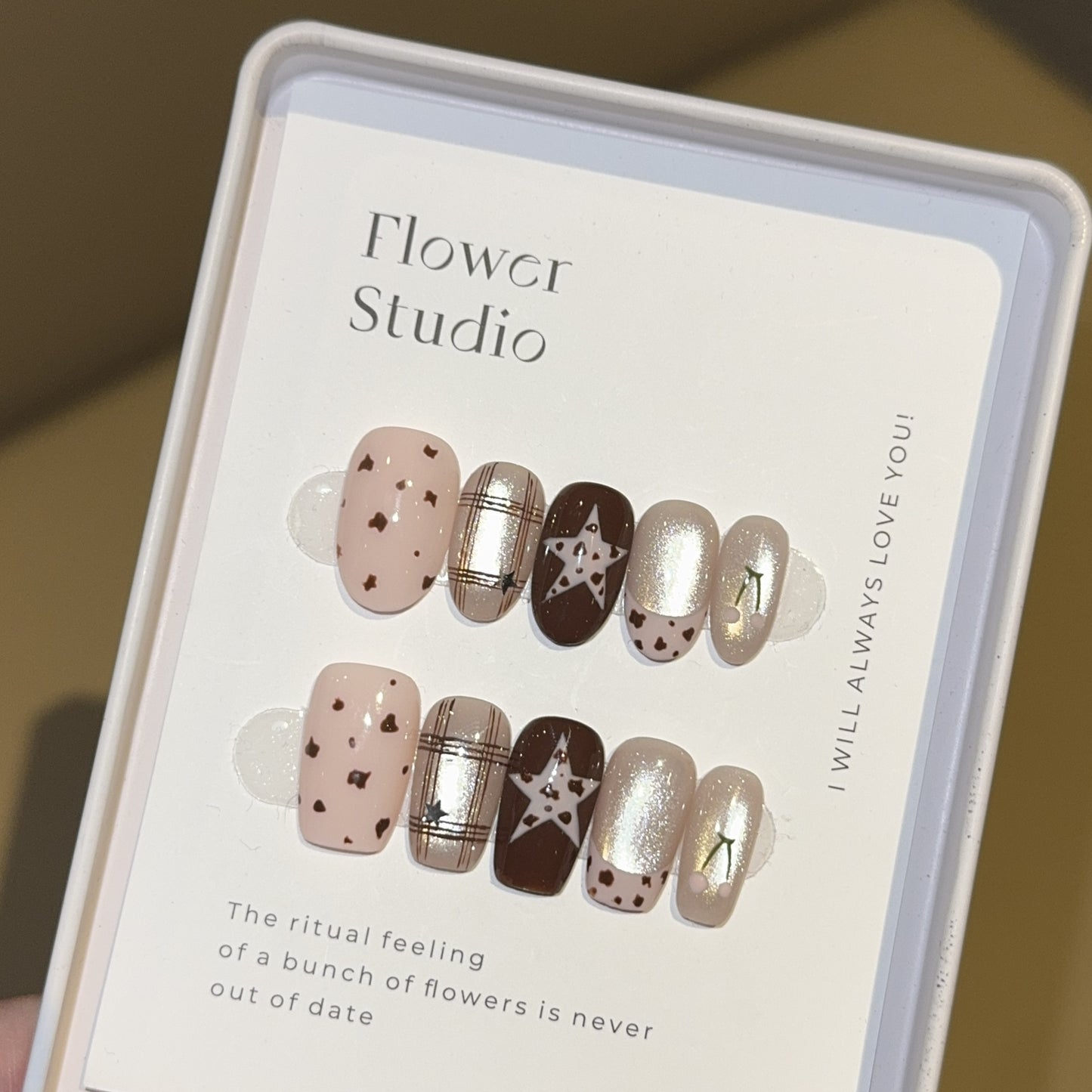Kunstnägel Im Eleganten Blumen-Design Brehn