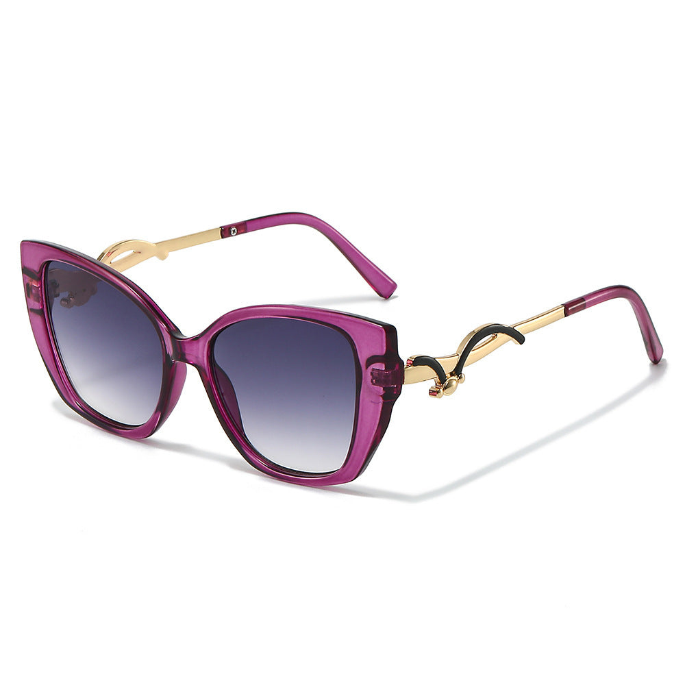 Übergroße Geometrische Katzenaugen-Sonnenbrille mit goldenen Akzenten Brehn