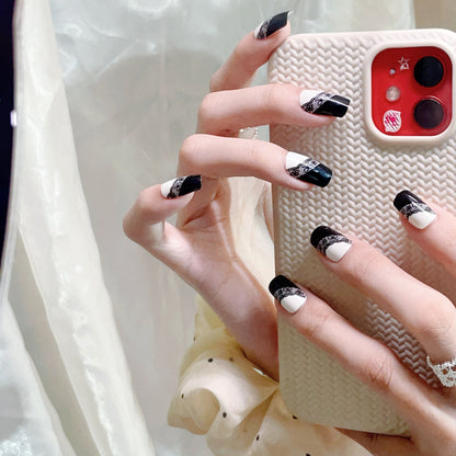 Elegantes Spitzen- und Farbblock Press-On Nail Set