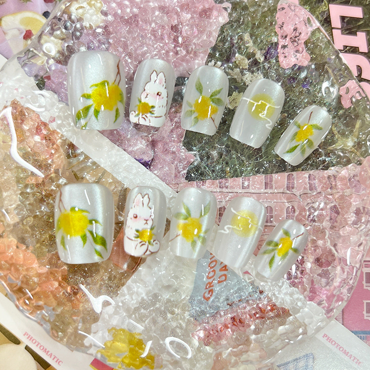 Kunstvolle Nagelspitzen mit fröhlichen Fruchtmotiven Brehn