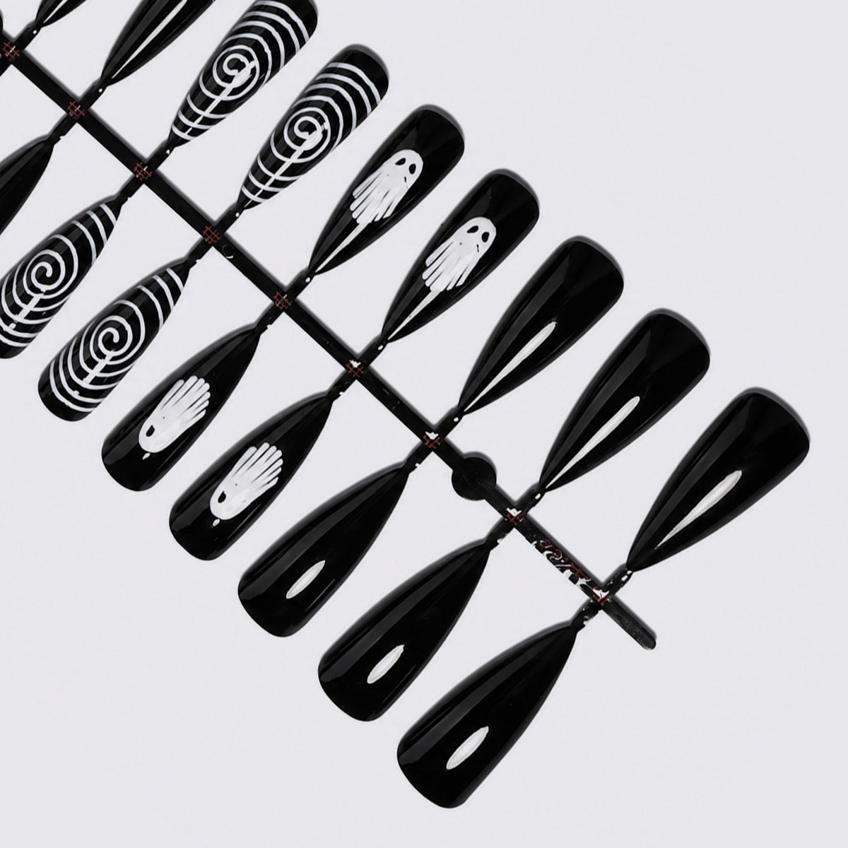 Kreatives Kunstnagelset mit mystischen Motiven Brehn