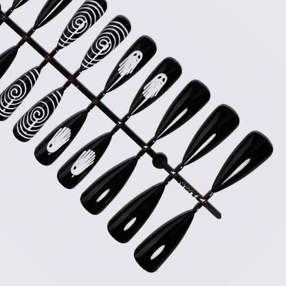 Kreatives Kunstnagelset mit mystischen Motiven Brehn