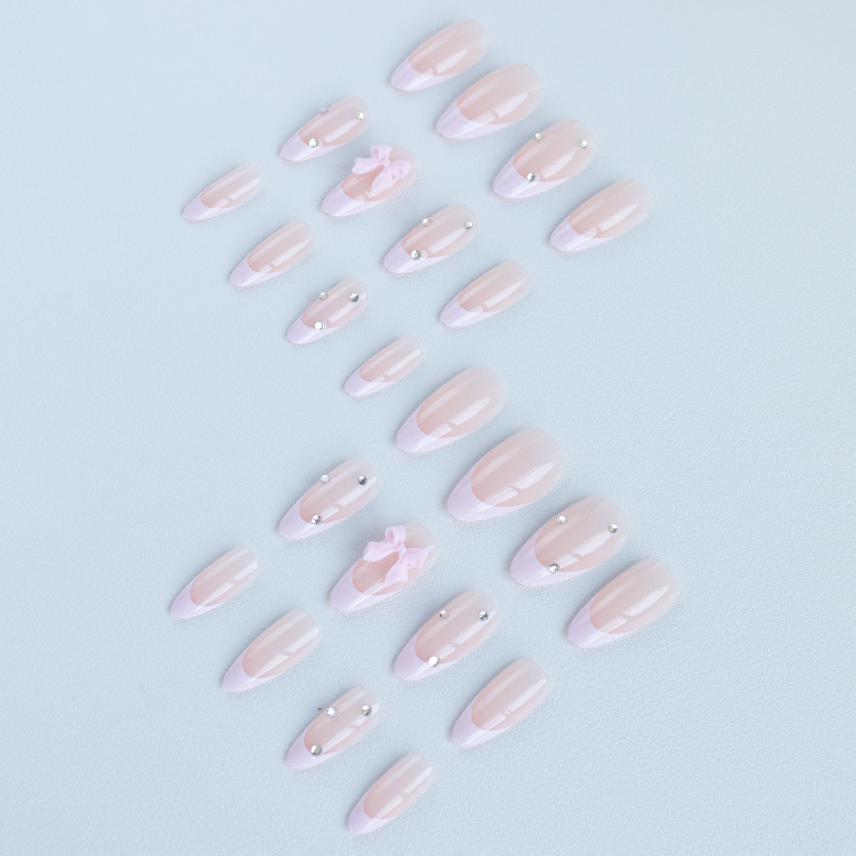 Elegante französische Spitzen-Nagelkunst