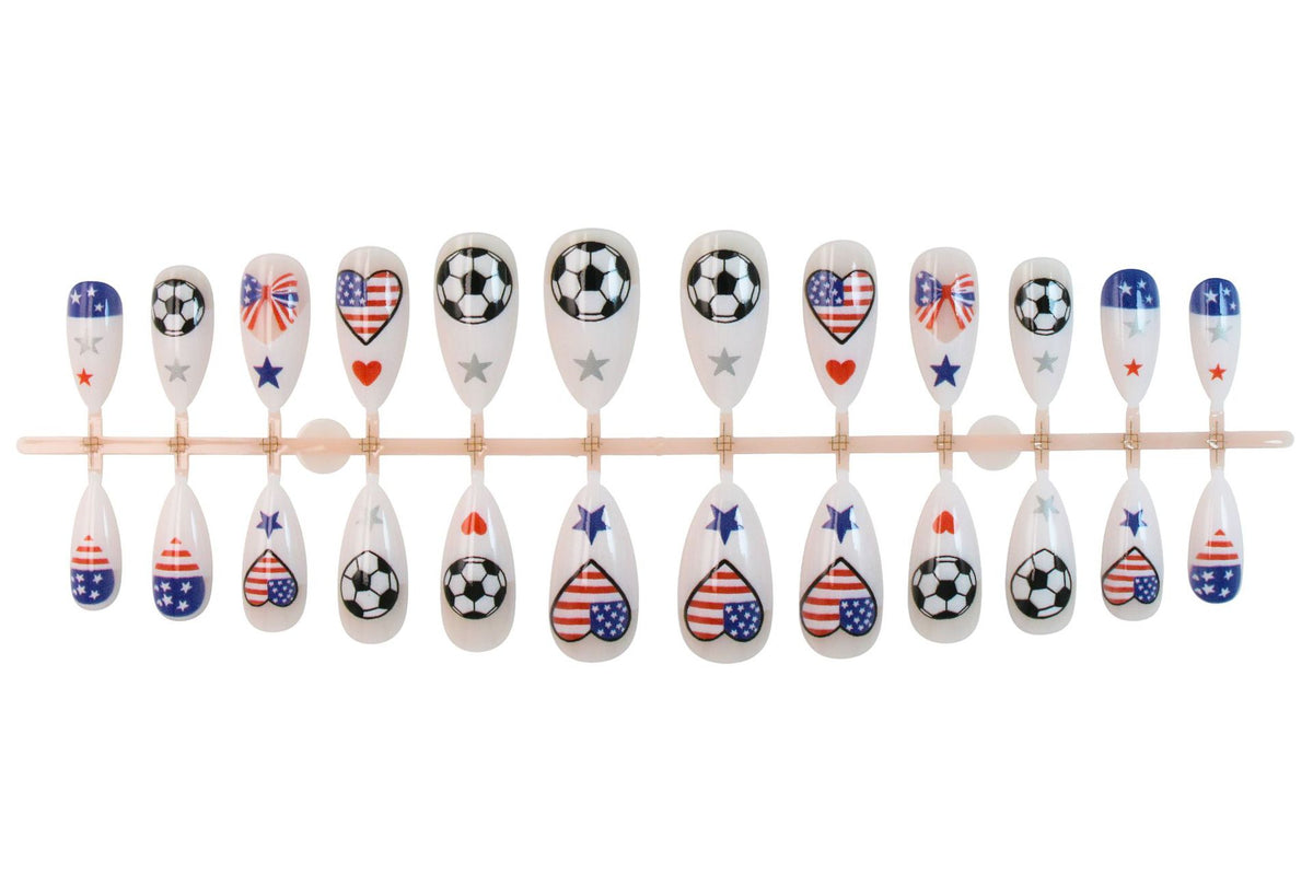 Kreatives Kunstnagelset mit sportlichen Motiven und patriotischen Symbolen Brehn