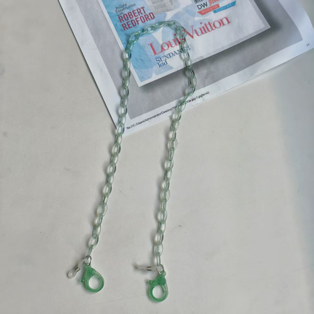 Handgemachte Brillenhalterkette Aus Transparentem Material Brehn